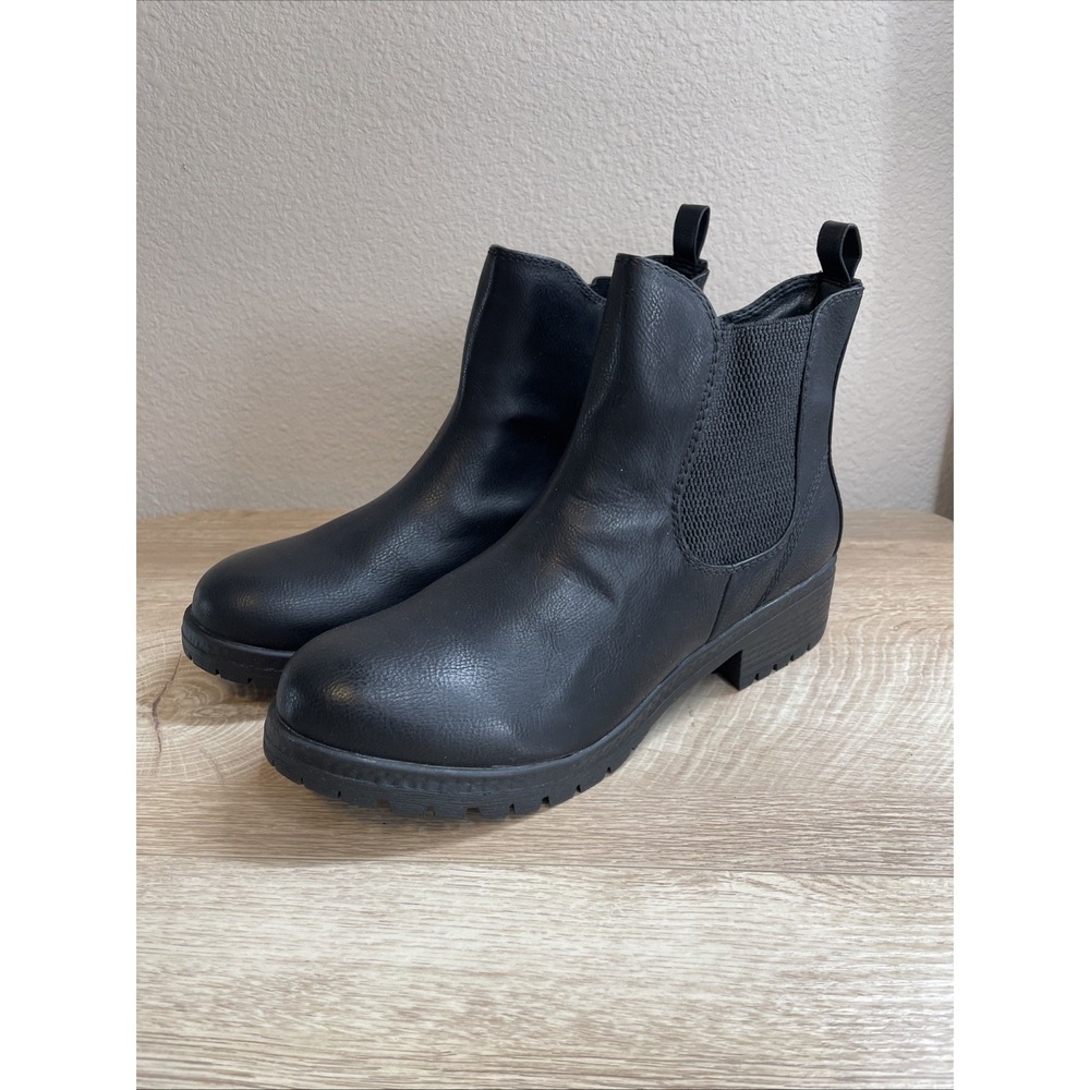 Unr8ed Shanna Boots Womens US 10M Black Leather Round Toe Lug Sole Ankle Chelsea